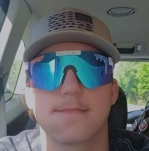 Meet your Posher, Levi